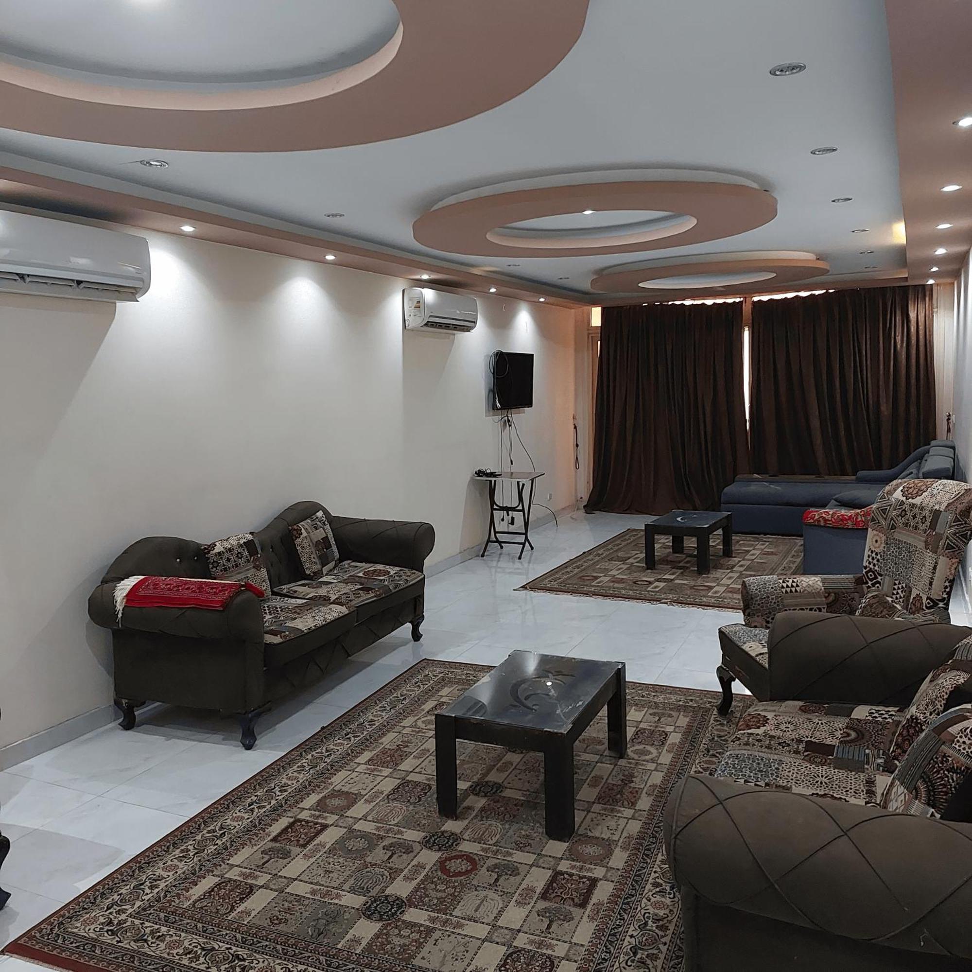 3 غرف وصالة وحمامين مفروشة للايجار Apartamento *